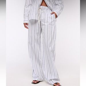 NWT Abercrombie Poplin Wide Leg Pull-On Pant – White Stripe